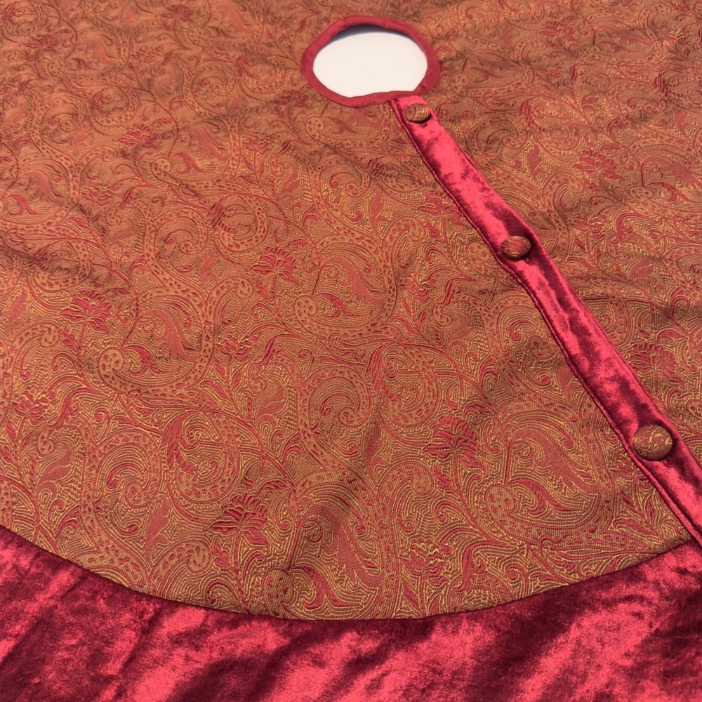 Winter Dreams Tree Skirt Red Gold Paisley Brocade Velvet Trim Y2K 51in Holiday